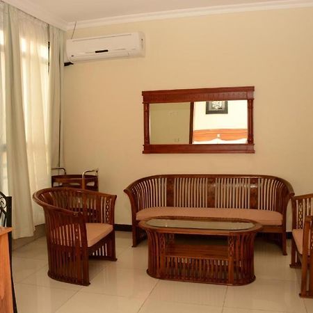 La Posh Hotel Kigali Extérieur photo